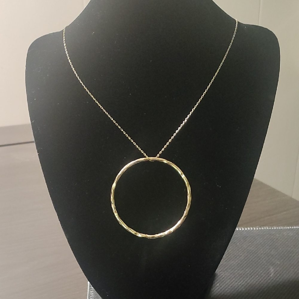 Elegant Gold Circle Pendant Necklace